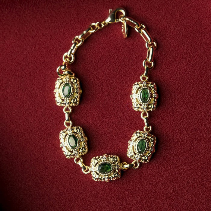 Zarif İşlemeli Bileklik